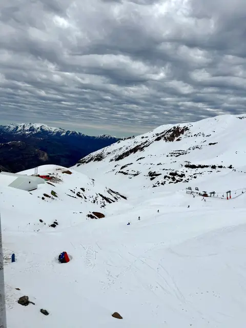 Montanhas nevadas da Cordilheira dos Andes