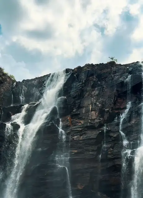 Queda d'água do Salto de Corumbá
