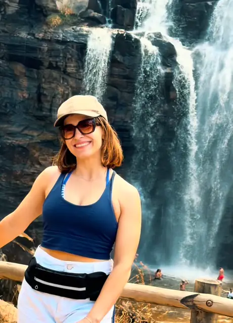 Viajante diante da cachoeira